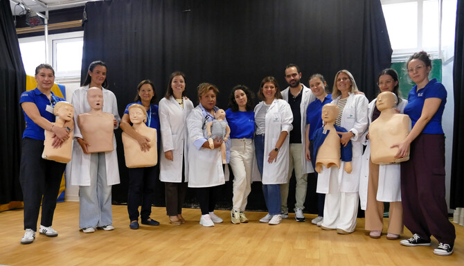 En todos los talleres realizados a lo largo de estos tres días, se ha hecho entrega al alumnado de un carné y un imán, recordando los pasos a seguir para la realización de una RCP, donados por la Fundación Quirónsalud.