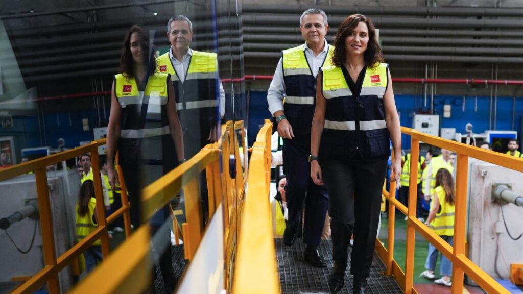 Díaz Ayuso presenta los primeros trenes autónomos que modernizarán la Línea 6 del Metro en 2027