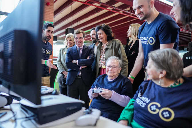 El alcalde ha inaugurado el 'Discovery Center', espacio pionero en Europa dedicado a la divulgación y el entretenimiento en torno al 'gaming'.