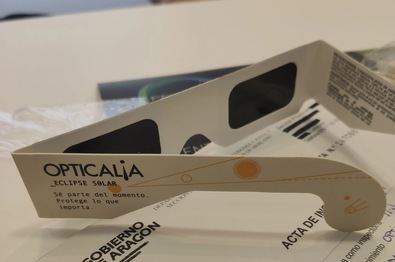 FACUA-Consumidores en Acción ha alertado de que las autoridades de protección a los consumidores han ordenado la retirada de seis modelos de gafas para el eclipse solar por riesgo de lesiones oculares.