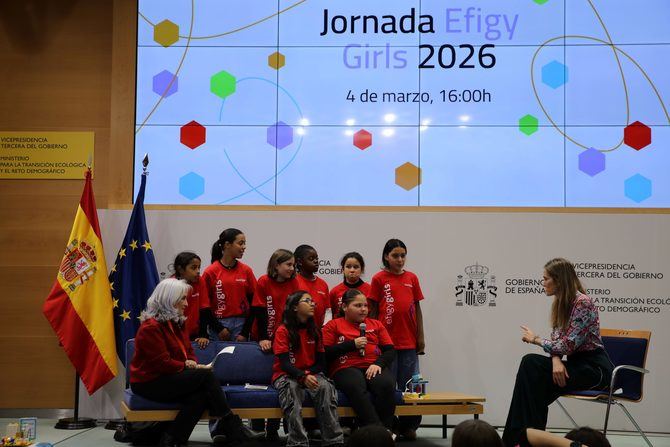 Sara Aagesen impulsa las vocaciones STEAM con Efigy Girls en un encuentro celebrado en la sede del Ministerio para la Transición Ecológica y el Reto Demográfico con estudiantes de Andalucía, Cataluña y la Comunitat Valenciana.