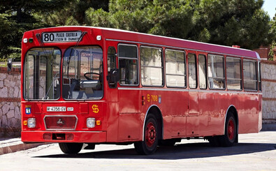 Los autobuses se instalarán en el paseo del Prado, frente al Real Jardín Botánico, donde el público podrá contemplar estas piezas históricas junto a soluciones que representan el presente y el futuro de la movilidad madrileña.