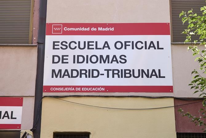 En cuanto al sexo de los 1.412 inscritos durante el año pasado en la EOI, las mujeres son más del doble que los hombres, ya que se apuntaron 978 por 434, según se recoge en los datos ofrecidos por el Gobierno regional a través del Boletín Oficial de la Asamblea de Madrid.