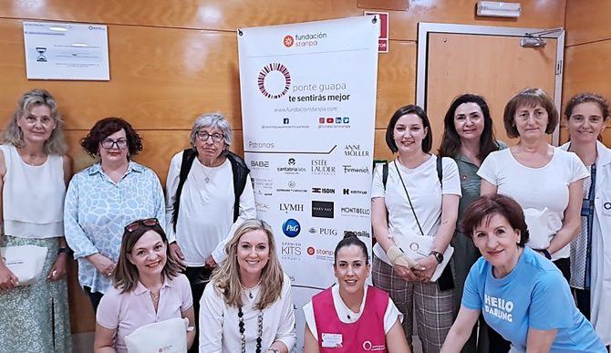 La 'Escuela de Pacientes con cáncer de mama' es gratuita y cuenta con profesionales altruistas que aportan su conocimiento.