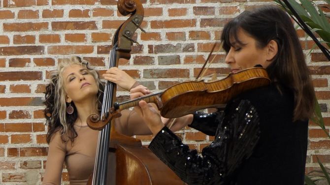 El día 22, el dúo de cuerda formado el contrabajo de Lila Horovitz y el violín de Ana Mou, ofrecerán un recital inspirado en la música de Sarasate, Piazzolla y composiciones de la propia Horovitz, que completan con varios temas cantados.