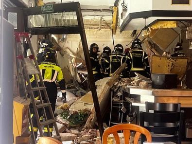 Al lugar de los hechos han acudido 13 dotaciones de Samur-Protección Civil y 18 de bomberos del Ayuntamiento de Madrid, además de varias unidades del Servicio de Urgencia Médica (SUMMA 112) de la Comunidad de Madrid.