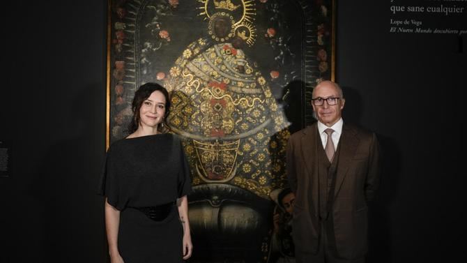 La presidenta de la Comunidad de Madrid, Isabel Díaz Ayuso, ha inaugurado la exposición 'Ecos del arte del virreinato del Perú', una muestra enmarcada en la programación de Hispanidad 2025 que pone de relieve la fusión entre la cultura inca y la española.