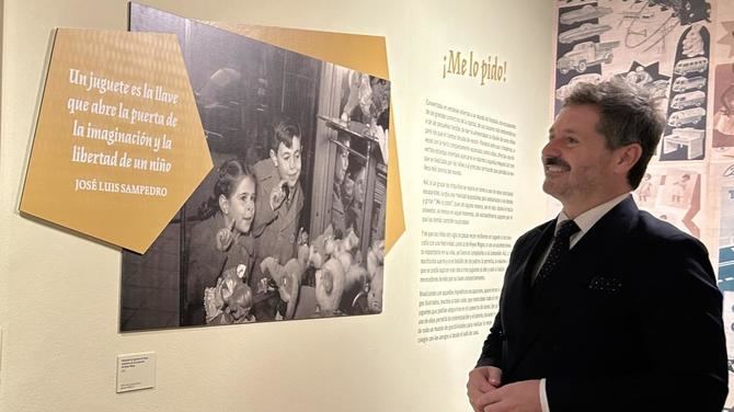 La exposicion '¡Me lo pido! Juguetes en el Madrid de nuestra infancia' podra visitarse gratuitamente hasta el proximo 8 de febrero de 2026, en la Sala Cristobal Portillo del Archivo Regional, ubicada en el complejo cultural El Aguila.