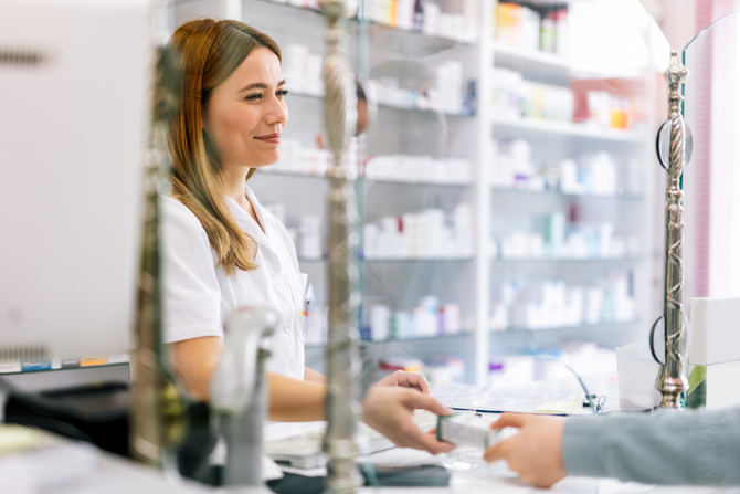 El documento elaborado por el CGCF también ha analizado el perfil de los colegiados, mostrando que un 71,9% son mujeres, que el 40% tiene menos de 45 años y que el 67,8% trabaja en farmacia comunitaria.