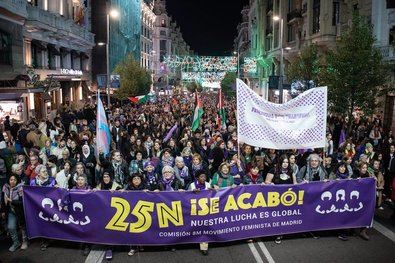 El año pasado, las dos corrientes del feminismo imperantes en España ya salieron separadas en marchas diferentes contra la violencia machista.