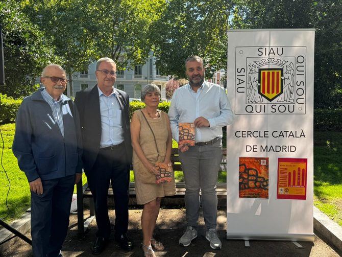 El concejal de Centro, Carlos Segura, ha inaugurado este viernes la muestra, organizada por el Círculo Catalán de Madrid y la junta municipal del distrito.