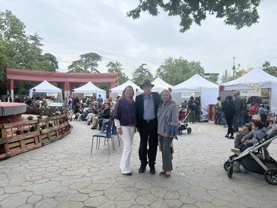 Se habilitan ocho casetas entre librerías del distrito y otras entidades: Librería Lé, El Buscón, Aquarela, Libros Antiguos Ortiz Marcos, Residencia de Estudiantes, Museo de Ciencias Naturales y Fundación Menéndez Pidal, además del estand del distrito. En la imagen, la concejala Yolanda Estrada, durante la jornada de inauguración de la pasada edición.