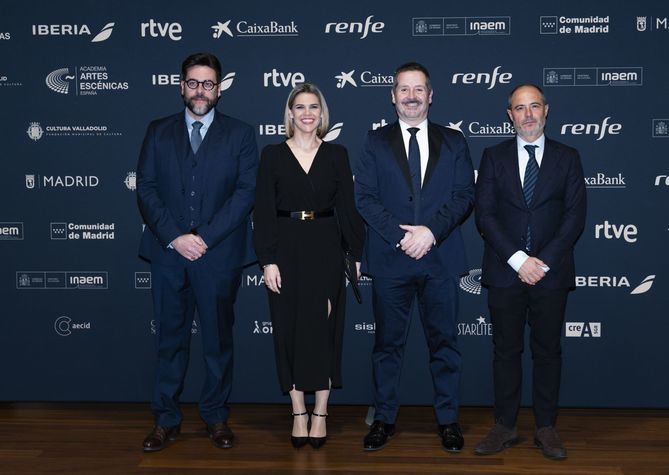 El consejero de Cultura de la Comunidad de Madrid, Mariano de Paco Serrano, ha recogido este lunes, en el Teatro Calderón de Valladolid, la Medalla de Oro de la Academia de Artes Escénicas, por la organización, junto al Ayuntamiento de Alcalá de Henares, del Festival Iberoamericano del Siglo de Oro. Clásicos de Alcalá.