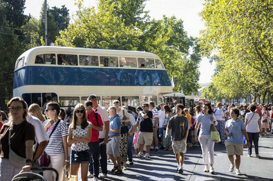 Exposiciones de autobuses históricos de EMT Madrid, circuitos de educación vial, actividades deportivas, iniciativas de ReMAD, propuestas de Madrid Salud y talleres de educación ambiental completan la programación.