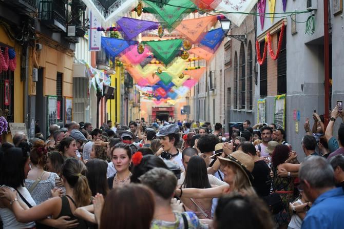 Lavapiés se viste de verbena desde este sábado por las fiestas de San Lorenzo, que, hasta el 11 de agosto, llevarán al barrio conciertos, chotis, la tradicional procesión del santo y una limonada popular, además de actividades familiares y propuestas vecinales.