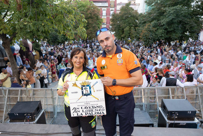 La jefa de la Unidad de Organización de Samur-Protección Civil, Paloma Miravet, pregonera de las fiestas de San Cayetano, San Lorenzo y La Paloma, ha alabado este martes la solidaridad de Madrid, con su 'capacidad para abrir los brazos'.