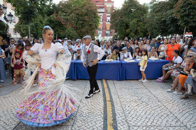 San Lorenzo todavía se guardará una última noche de fiesta para el martes, 11 de agosto, cuando la tradición castiza volverá a encontrarse con los sonidos de verbena en Arturo Barea.