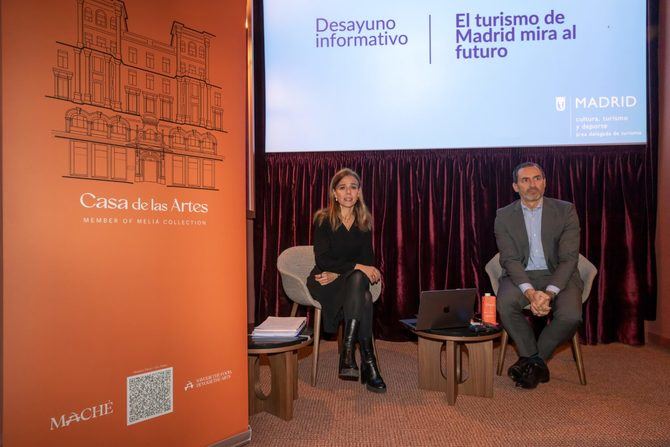 La concejala delegada de Turismo, Almudena Maíllo, durante el desayuno informativo en el que ha hecho balance turístico de Madrid en 2024 y ha presentado las líneas maestras y novedades del área para 2025.