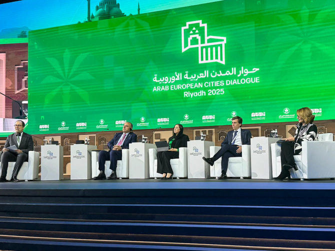 Almeida ha participado en el panel de apertura, que ha tratado la transformación de las ciudades mediante la cooperación global, junto al alcalde de Amman (Jordania), Yousef Shawarbeh; la alcaldesa de Rabat (Marruecos), Fatiha El Moudni, y la secretaria general de Ciudades y Gobiernos Locales Unidos (CGLU), Emilia Sáiz. Según ha afirmado, Madrid es hoy la locomotora económica de España y la capital económica del sur de Europa, que es posible crecer de forma sostenible sin perder su esencia.
