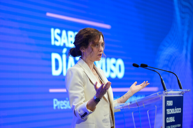 La presidenta de la Comunidad de Madrid, Isabel Diaz Ayuso, ha participado en la clausura del Foro Tecnologico Global de la Asociacion Espanola de Empresas de Consultoria (AEC), celebrado estos dias en San Lorenzo de El Escorial.