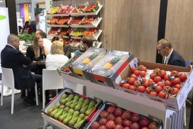 A las novedades de esta edición, como la nueva distribución y sectorización de sus 10 pabellones, se suma el tomate como producto estrella este año. Es la hortaliza más consumida en todo el mundo y en España representa el 24% del consumo en el hogar.