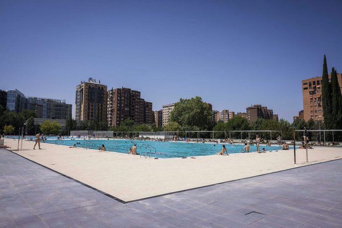 Este verano, la ciudad de Madrid contará con las 25 piscinas municipales al aire libre abiertas, además de otras cinco cubiertas.