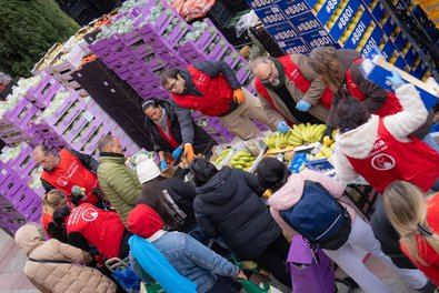 Fundación Madrina reparte alimentos y juguetes