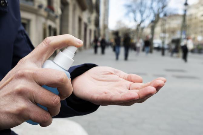 El uso excesivo de geles hidroalcohólicos puede provocar lesiones en la piel