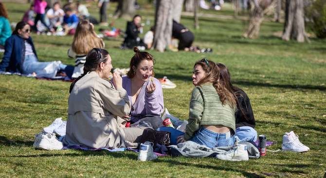 El estudio señala que 'la presión estética sigue siendo más visible entre las chicas', algo que se relaciona con otro dato que arroja el informe: que el 48% de las chicas y el 38% de los chicos se compara con los cuerpos que ve en las redes sociales.