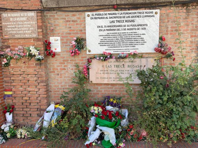 Homenaje a Las Trece Rosas este martes en el Cementerio de la Almudena, organizado por el PCE