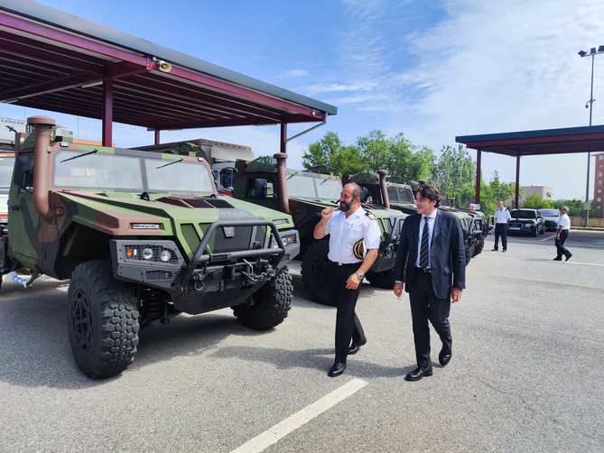 El concejal de Hortaleza, David Pérez, durante una visita a las instalaciones de la Jefatura de Aprovisionamiento y Transportes de la Armada Española, institución afincada en el distrito, y que será objeto de la mejora de sus instalaciones.