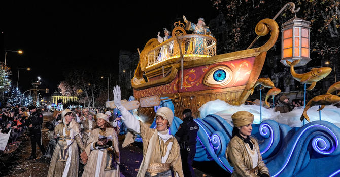 Por primera vez, el distrito albergará tres cabalgatas de Reyes Magos, los días 2, 3 y 5 de enero que, además del recorrido habitual, discurrirán por los barrios de Valdebebas y Sanchinarro.