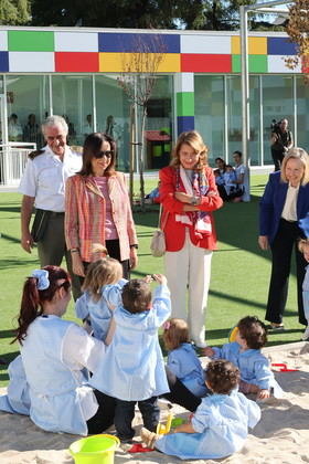 El Ministerio cuenta con una red de más de 30 centros de educación infantil, distribuidos por todo el territorio nacional, con una oferta total de cerca de 2.000 plazas gratuitas.