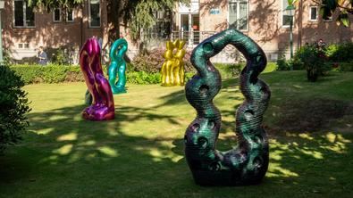 Escultura al aire libre, en la Cruz Roja
