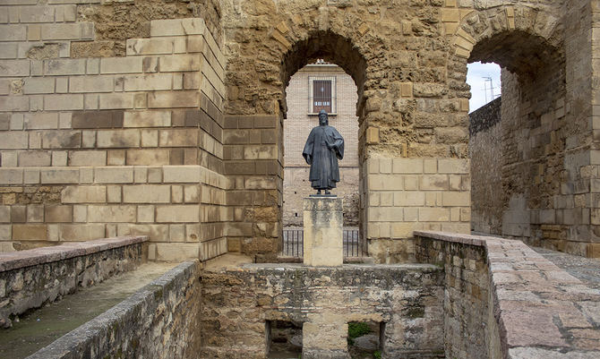 La editorial Almuzara ha publicado 'Ibn Hazm, biografía de un sabio', una obra del investigador Daniel Valdivieso Ramos que reconstruye la trayectoria vital e intelectual de este referente del pensamiento andalusí.
