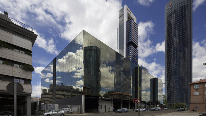 La capital acogerá la consolidación de IE University. La institución educativa, que ya tiene presencia en Caleido (IE Tower), en Cuatro Torres, tiene prevista la apertura de una nueva sede en el número 278 del paseo de la Castellana.