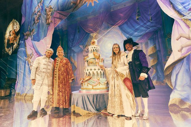 Mas de 400 invitados internacionales han asistido a la 33ª edición de Il Ballo del Doge, que celebra durante el Carnaval de Venecia la exclusiva diseñadora Antonia Sautter. La actriz Emma Thompson y el escultor británico Anish Kapoor han sido los invitados VIP de #moreamore.