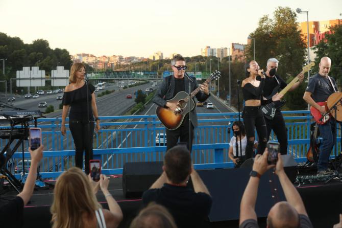 Alejandro Sanz, en el Puente del Corazón Partío en Moratalaz.