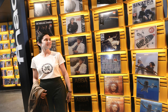 La jefa del Ejecutivo autonomico ha subrayado que Madrid es la segunda region en Europa en conciertos, tercera del mundo en musicales, la que tiene mas lectores entre los jovenes, liderando la edicion de libros, y con la mayor afluencia en bibliotecas y de asistencia al cine de Espana.