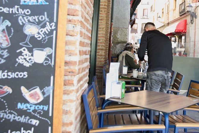 La población migrante representa casi una de cada cinco personas ocupadas en la Comunidad de Madrid, con mayor presencia en los sectores de la hostelería, el comercio, la construcción, las actividades administrativas y el trabajo doméstico.