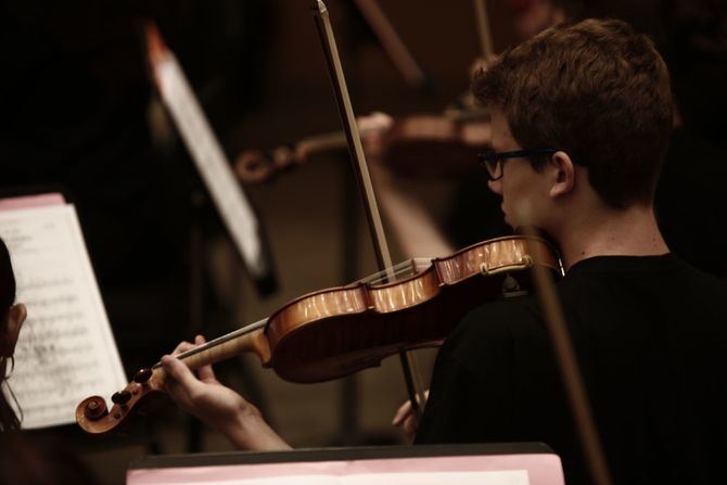 La Joven Orquesta y Coro de la Comunidad de Madrid presenta, desde casa, la Sinfonía nº 2 de J. Sibelius.