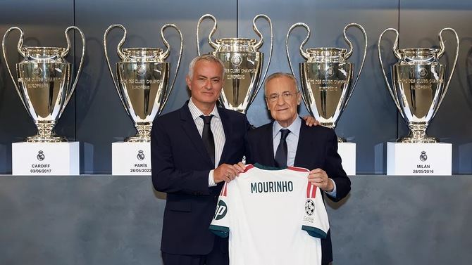La Ciudad Real Madrid ha acogido el acto oficial de bienvenida de José Mourinho como entrenador del Real Madrid. El presidente Florentino Pérez le ha recibido en la sala de juntas y el técnico ha firmado el contrato que le unirá al club durante las próximas tres temporadas, hasta el 30 de junio de 2029.