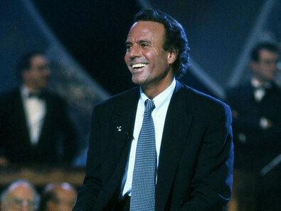 Los astros, en la carrera de Julio Iglesias