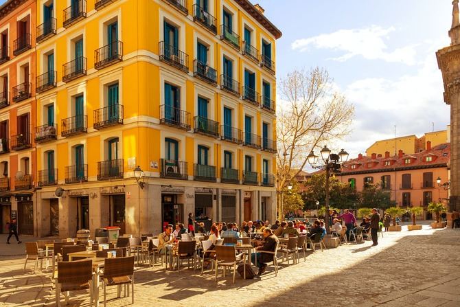 Las tres calles señaladas están protegidas como Zonas de Protección Acústica Especial (ZPAE), por lo que el planteamiento de los hosteleros 'no tiene respaldo jurídico', afirman los vecinos, quienes aseguran que acudirán a las instituciones oportunas para pedir amparo y responsabilidades.