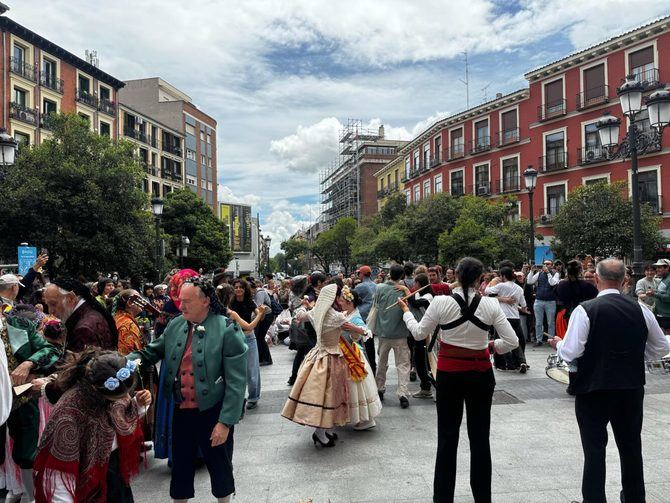 Habrá actuaciones musicales y reparto de flores y plantas en las plazas y calles de Lavapiés.