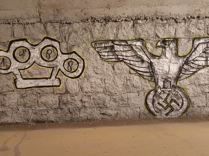 Asociaciones vecinales de Hortaleza y Fuencarral-El Pardo denuncian pintadas con simbología nazi en sus barrios