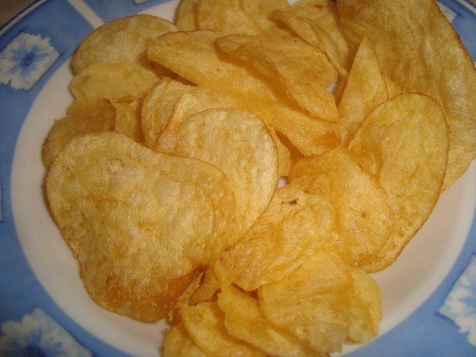 Picar constantemente es muy frecuente y solemos recurrir a patatas fritas, nachos, frutos secos, cosas así.