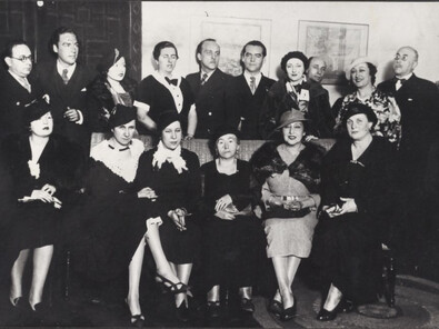 Además de María de Maeztu o Victoria Kent, entre estas socias se encontraban también personalidades como Isabel Oyarzábal, María de la O Lejárraga, Trudy Graa, Zenobia Camprubí, Pilar de Zubiaurre o María Martos, entre muchas otras.