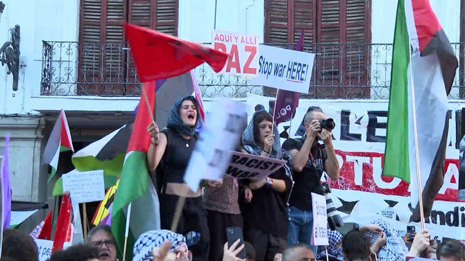 Las entidades convocantes han reiterado su solidaridad con Palestina y han dicho 'basta ya' con el 'genocidio' y con 'décadas de ocupación y apartheid', exigiendo al mismo tiempo 'un embargo integral' de armas a Israel y la ruptura de las relaciones con su 'Gobierno sionista'.