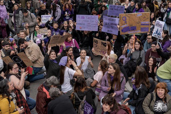 El Movimiento Feminista de Madrid (MFM) y la Comisión 8M han reivindicado este lunes en declaraciones a la prensa que el 'No a la guerra' es una causa del movimiento y que siempre han estado 'ahí'.